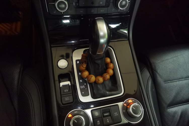 Used Volkswagen Touareg 2017 3.0 TSI Touareg Model Gear Lever