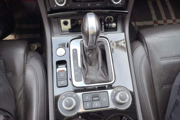 Used Volkswagen Touareg 2017 3.0 TSI Touareg Edition Gear Lever