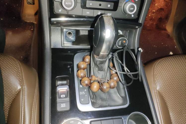 Used Volkswagen Touareg 2017 3.0 TSI Start Edition Gear Lever
