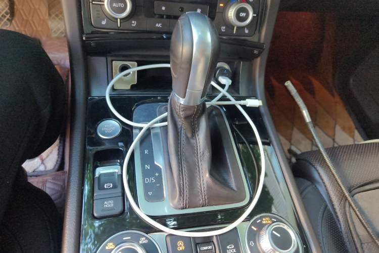 Used Volkswagen Touareg 2017 3.0 TSI Touareg Edition Gear Lever