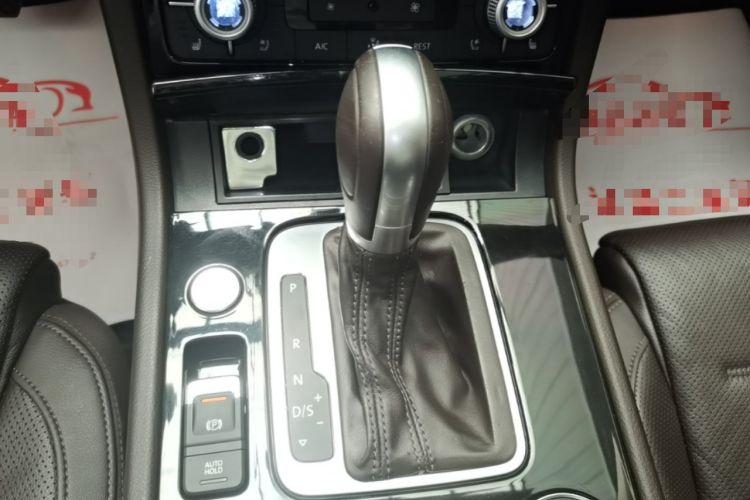 Used Volkswagen Touareg 2017 3.0 TSI Touareg Edition Gear Lever