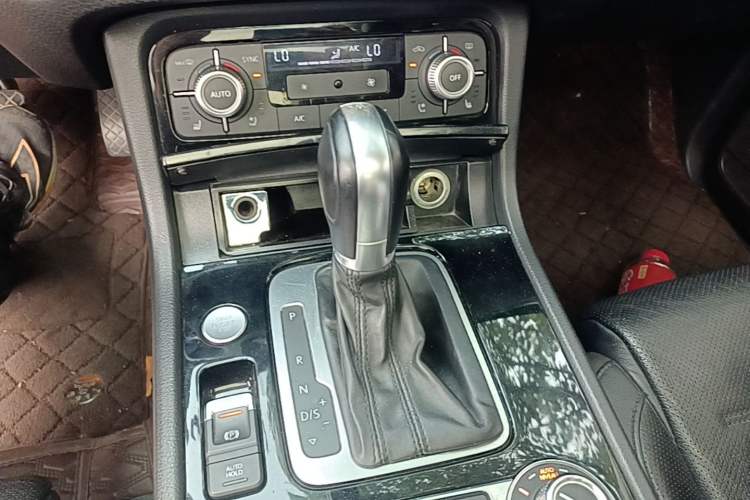 Used Volkswagen Touareg 2017 3.0 TSI Touareg Model Gear Lever