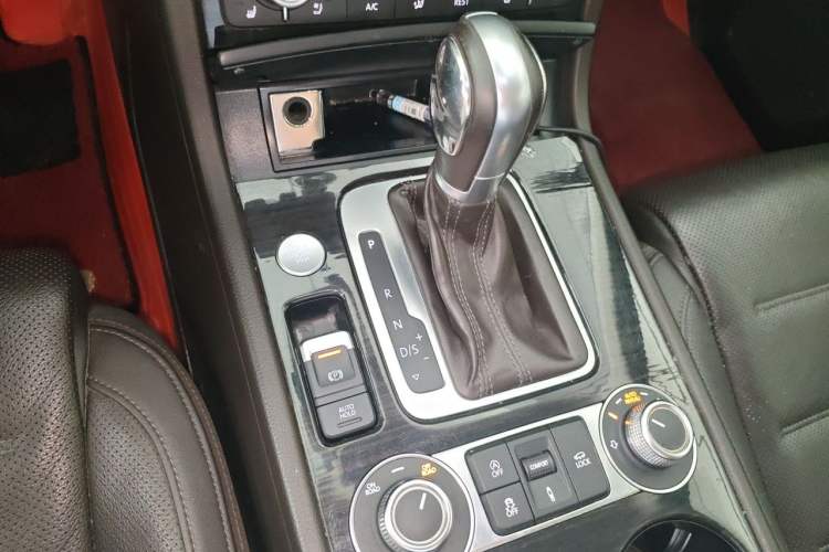 Used Volkswagen Touareg 2017 3.0 TSI Touareg Model Gear Lever