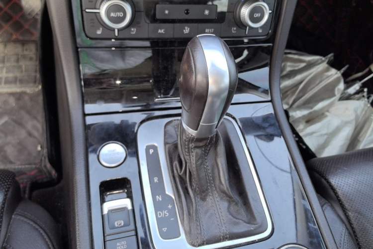 Used Volkswagen Touareg 2017 3.0 TSI Touareg Edition Gear Lever