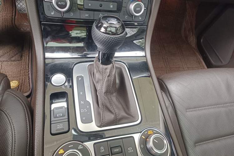 Used Volkswagen Touareg 2017 3.0 TSI Touareg Edition Gear Lever