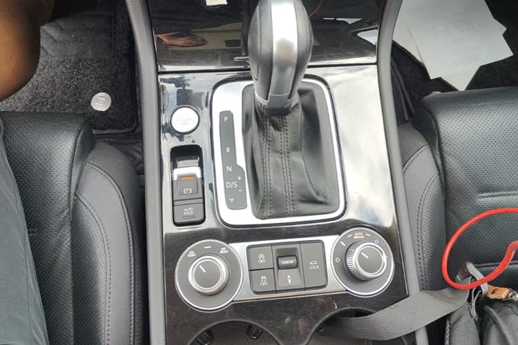 Used Volkswagen Touareg 2017 3.0 TSI Touareg Edition Gear Lever