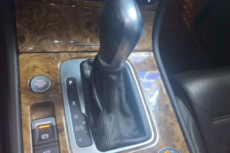 Used Volkswagen Touareg 2017 3.0 TSI Touareg Edition Gear Lever