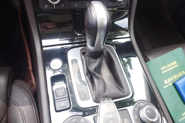 Used Volkswagen Touareg 2017 3.0 TSI Touareg Model Gear Lever