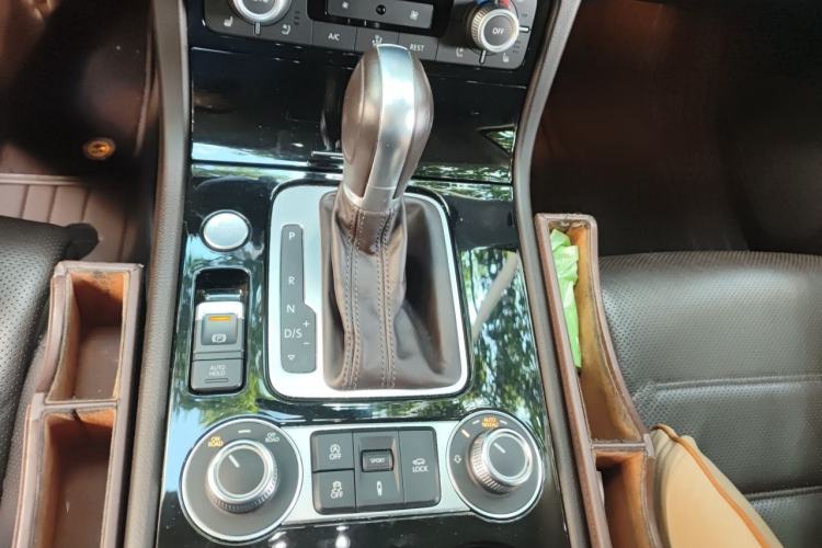 Used Volkswagen Touareg 2017 3.0 TSI Touareg Model Gear Lever