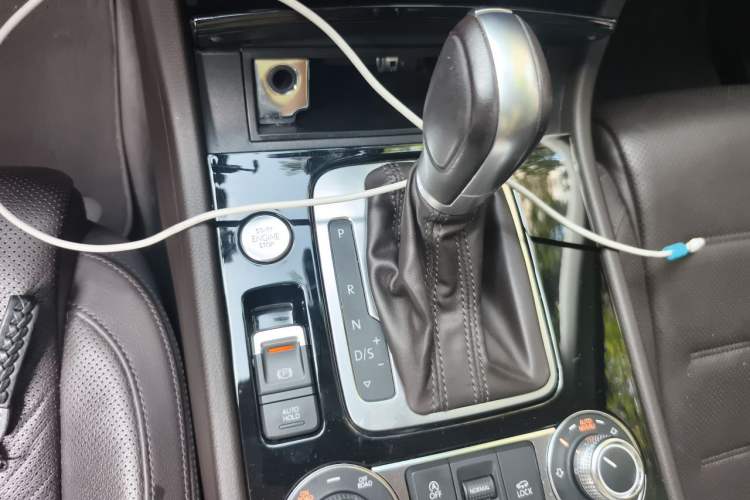 Used Volkswagen Touareg 2017 3.0 TSI Expedition Edition Gear Lever