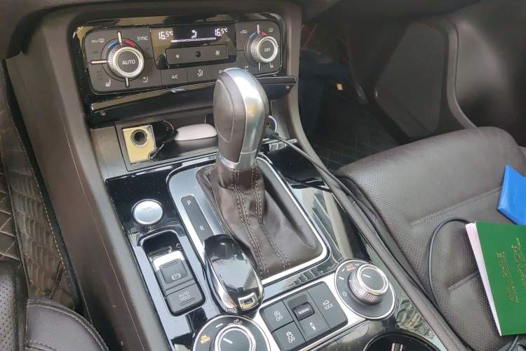 Used Volkswagen Touareg 2017 3.0 TSI Touareg Edition Gear Lever