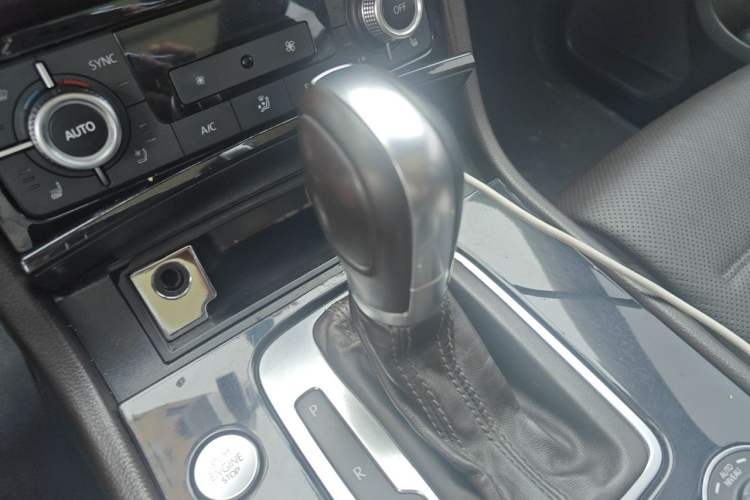 Used Volkswagen Touareg 2017 3.0 TSI Touareg Edition Gear Lever
