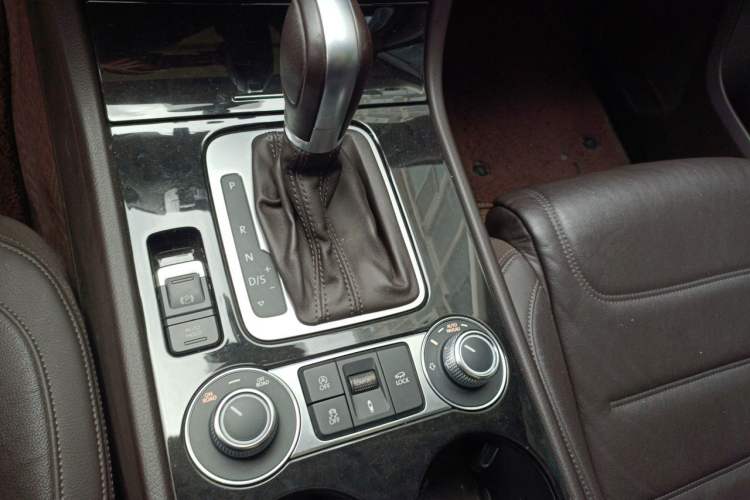 Used Volkswagen Touareg 2017 3.0 TSI Touareg Edition Gear Lever