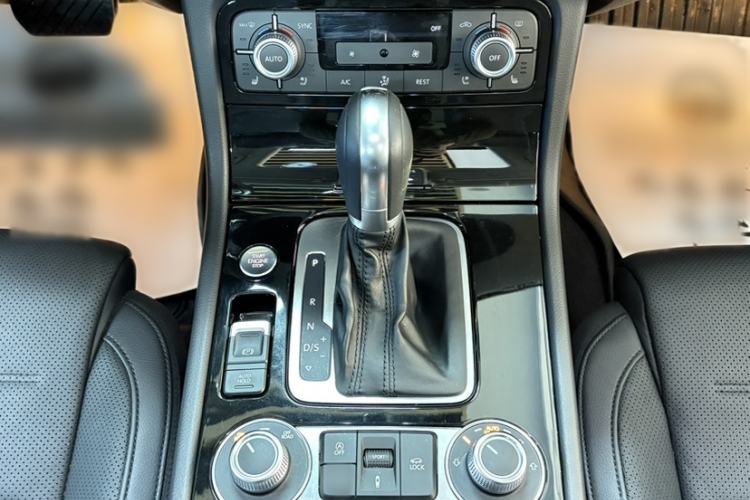 Used Volkswagen Touareg 2017 3.0 TSI Touareg Model Gear Lever