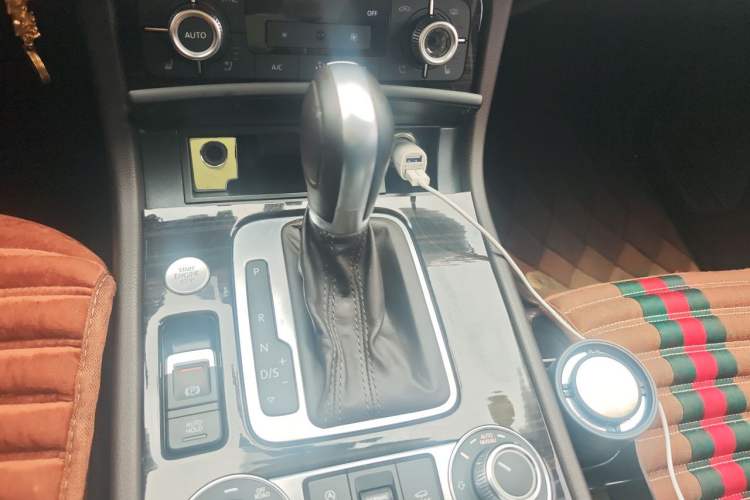 Used Volkswagen Touareg 2017 3.0 TSI Touareg Edition Gear Lever