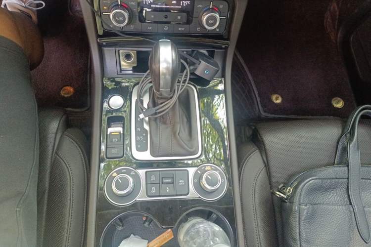 Used Volkswagen Touareg 2017 3.0 TSI Touareg Model Gear Lever