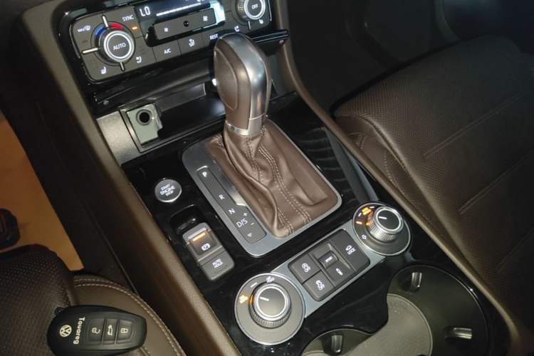 Used Volkswagen Touareg 2017 3.0 TSI Touareg Edition Gear Lever