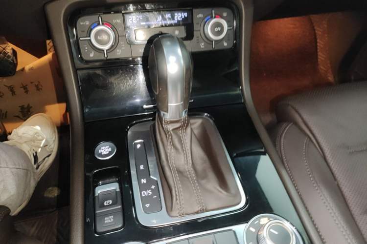 Used Volkswagen Touareg 2017 3.0 TSI Touareg Edition Gear Lever