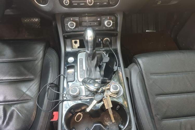 Used Volkswagen Touareg 2017 3.0 TSI Touareg Model Gear Lever