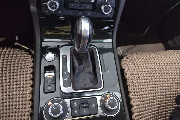 Used Volkswagen Touareg 2017 3.0 TSI Touareg Model Gear Lever