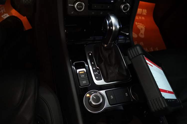 Used Volkswagen Touareg 2017 3.0 TSI Start Edition Gear Lever