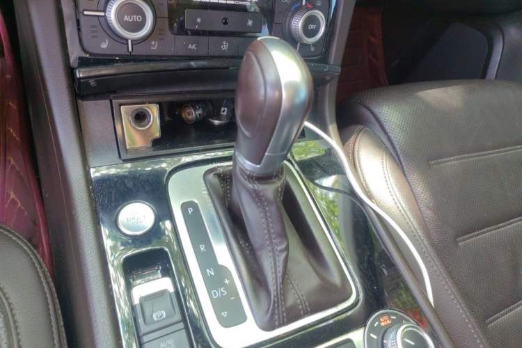 Used Volkswagen Touareg 2017 3.0 TSI Touareg Model Gear Lever