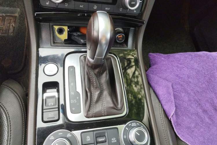 Used Volkswagen Touareg 2017 3.0 TSI Touareg Edition Gear Lever