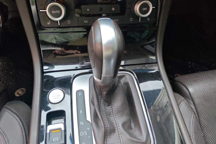 Used Volkswagen Touareg 2017 3.0 TSI Touareg Edition Gear Lever
