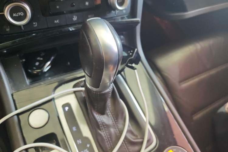 Used Volkswagen Touareg 2017 3.0 TSI Touareg Model Gear Lever