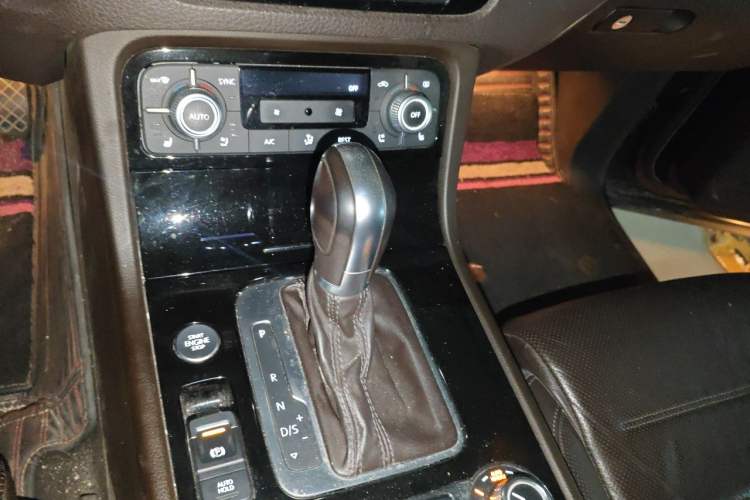 Used Volkswagen Touareg 2017 3.0 TSI Touareg Edition Gear Lever
