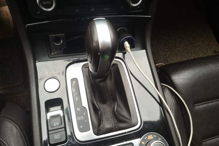 Used Volkswagen Touareg 2017 3.0 TSI Touareg Edition Gear Lever