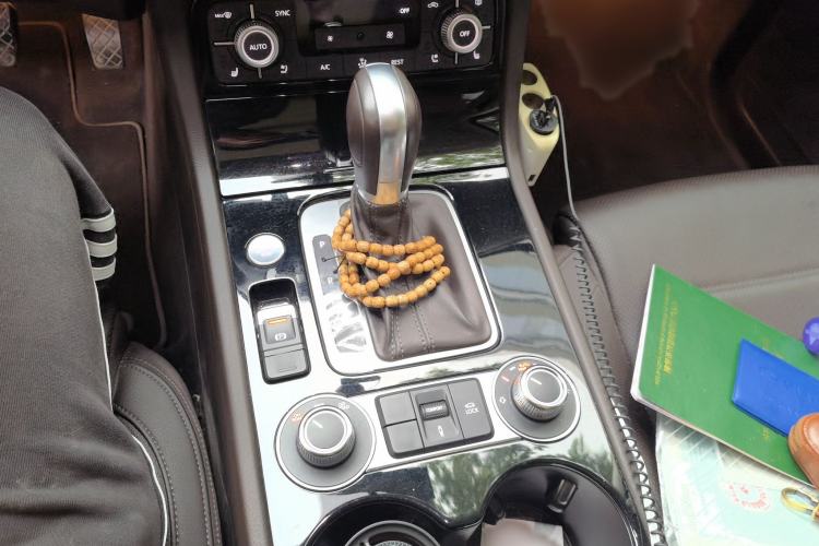 Used Volkswagen Touareg 2017 3.0 TSI Touareg Model Gear Lever