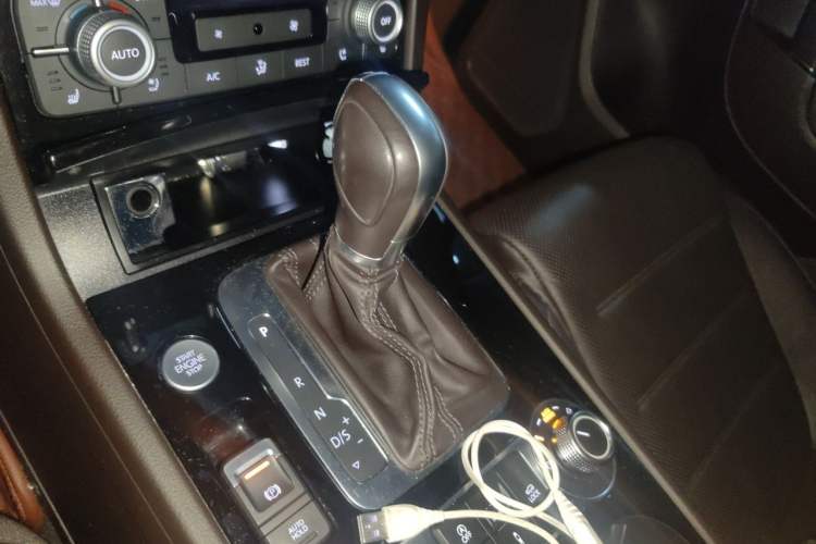 Used Volkswagen Touareg 2017 3.0 TSI Touareg Edition Gear Lever