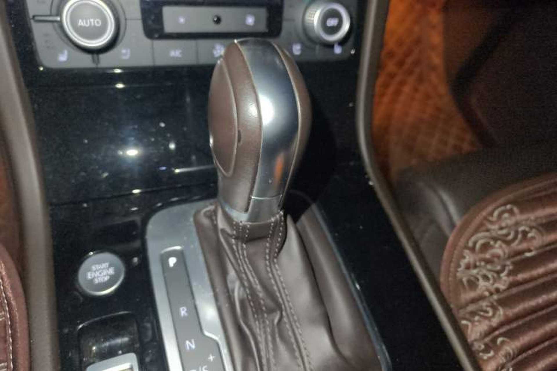 Used Volkswagen Touareg 2017 3.0 TSI Touareg Model Gear Lever