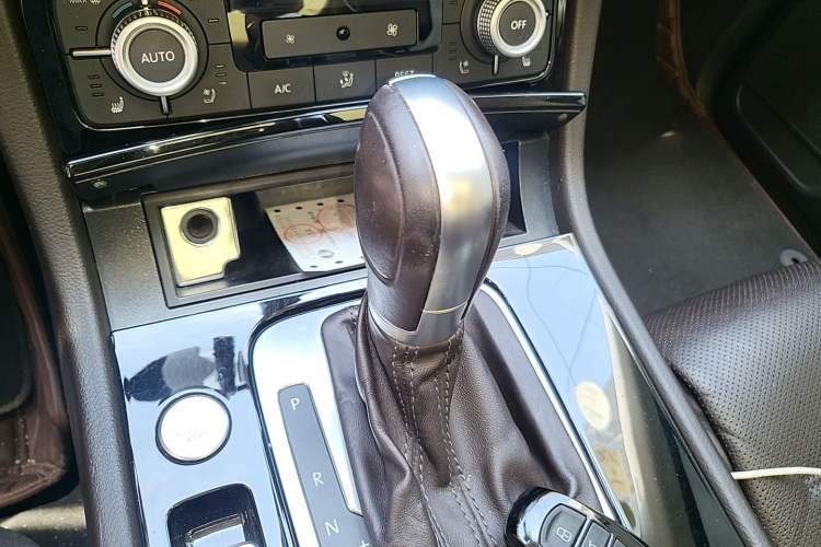 Used Volkswagen Touareg 2017 3.0 TSI Touareg Edition Gear Lever