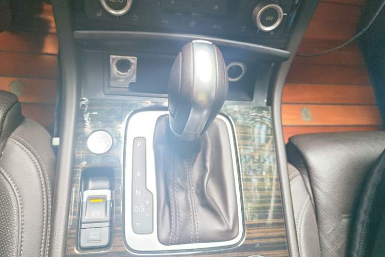 Used Volkswagen Touareg 2017 3.0 TSI Touareg Edition Gear Lever