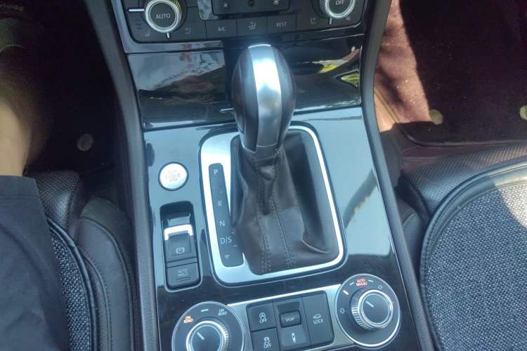 Used Volkswagen Touareg 2017 3.0 TSI Touareg Edition Gear Lever