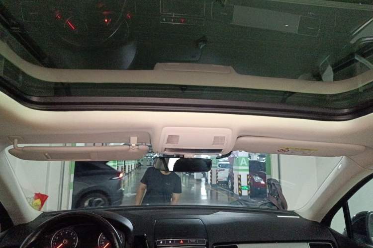 Used Volkswagen Touareg  Headliner
