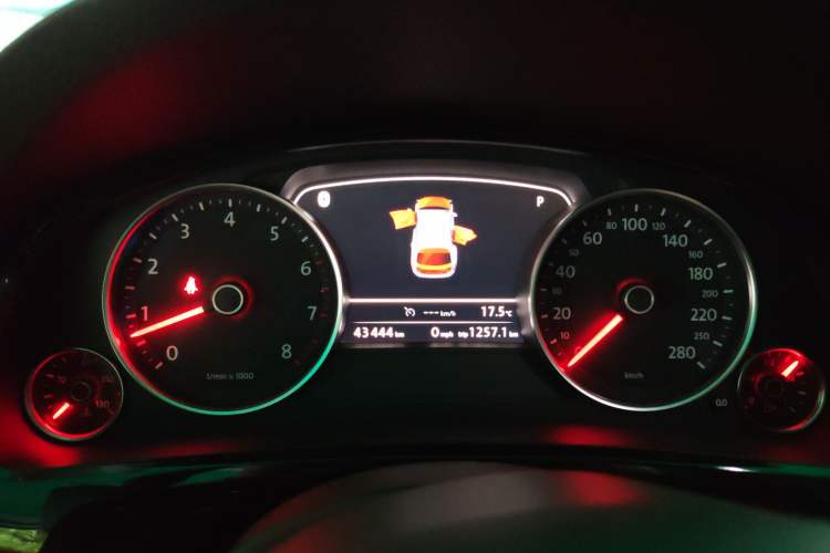Used Volkswagen Touareg 2017 3.0 TSI Touareg Edition Instrument Cluster