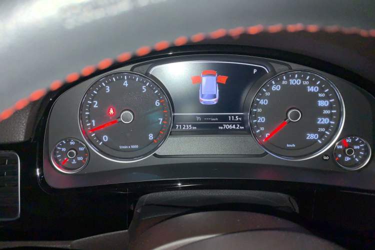 Used Volkswagen Touareg 2017 3.0 TSI Touareg Edition Instrument Cluster