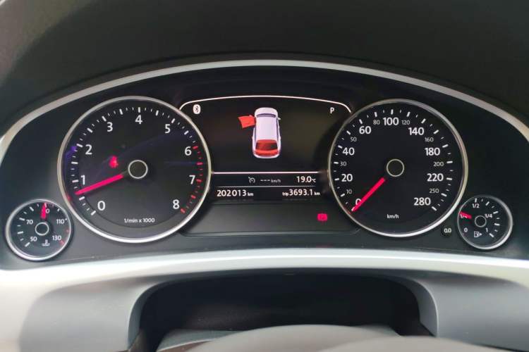 Used Volkswagen Touareg 2017 3.0 TSI Yuyue Model Instrument Cluster