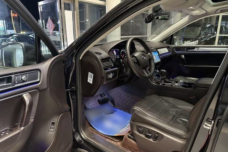 Used Volkswagen Touareg 2017 3.0 TSI Touareg Model Interior 1