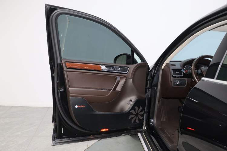 Used Volkswagen Touareg 2017 3.0 TSI Touareg Model Interior 1