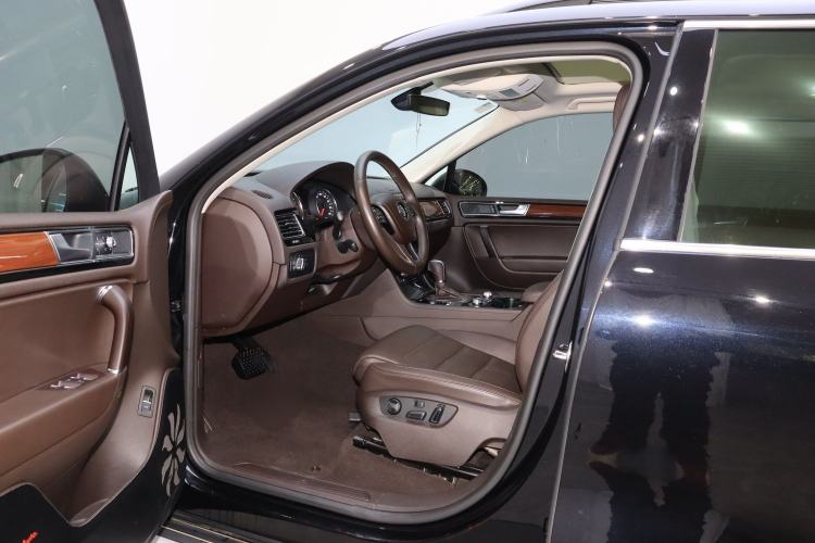 Used Volkswagen Touareg 2017 3.0 TSI Touareg Model Interior 2