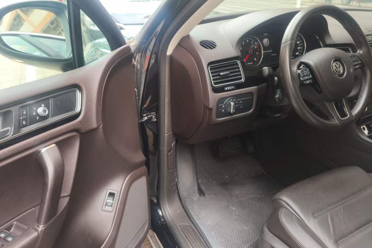 Used Volkswagen Touareg 2017 3.0 TSI Touareg Edition Interior 3