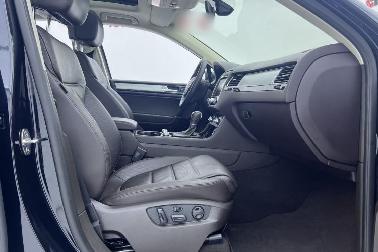 Used Volkswagen Touareg 2017 3.0 TSI Touareg Edition Interior 3