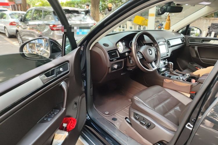 Used Volkswagen Touareg 2017 3.0 TSI Touareg Model Interior 3
