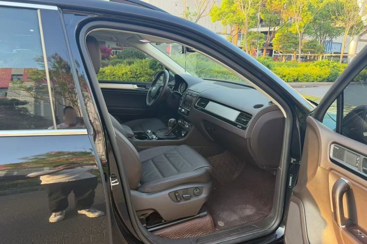 Used Volkswagen Touareg 2017 3.0 TSI Touareg Edition Interior 3