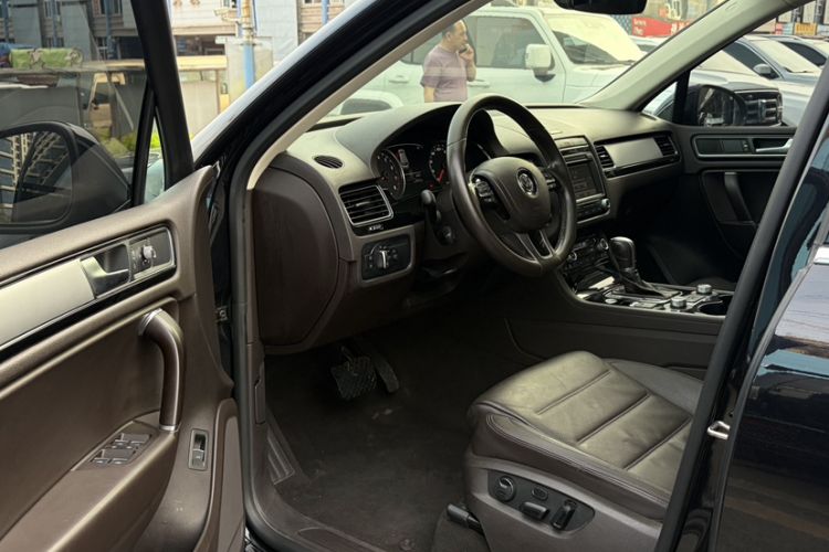 Used Volkswagen Touareg 2017 3.0 TSI Touareg Model Interior 3