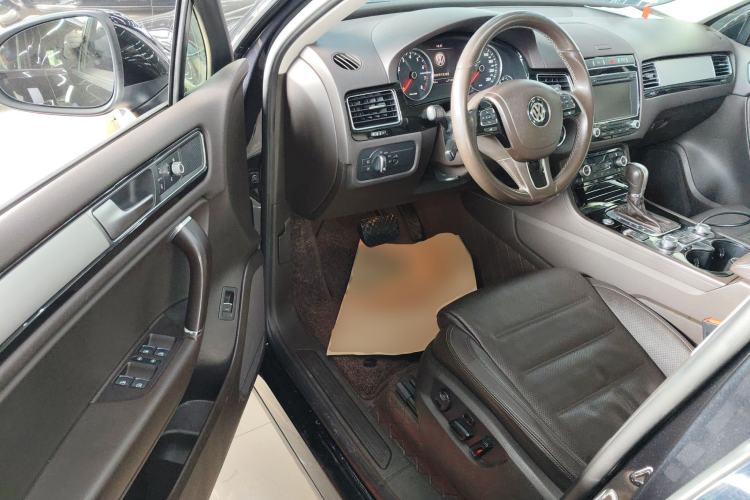 Used Volkswagen Touareg 2017 3.0 TSI Touareg Model Interior 3